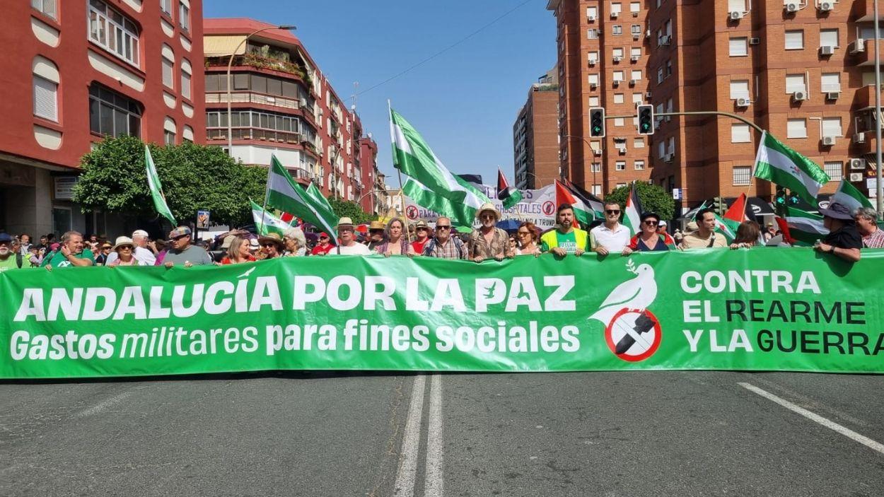 Manifestación en Sevilla convocada por la Plataforma Andalucía Por la Paz contra el rearme, mayo de 2025 / Adelante Andalucía
