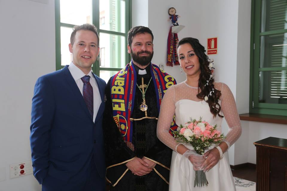 Javier Botella, en la foto subida por él, disfrazado de cura para casar a uno de sus amigos en El Puerto de Santa María. 