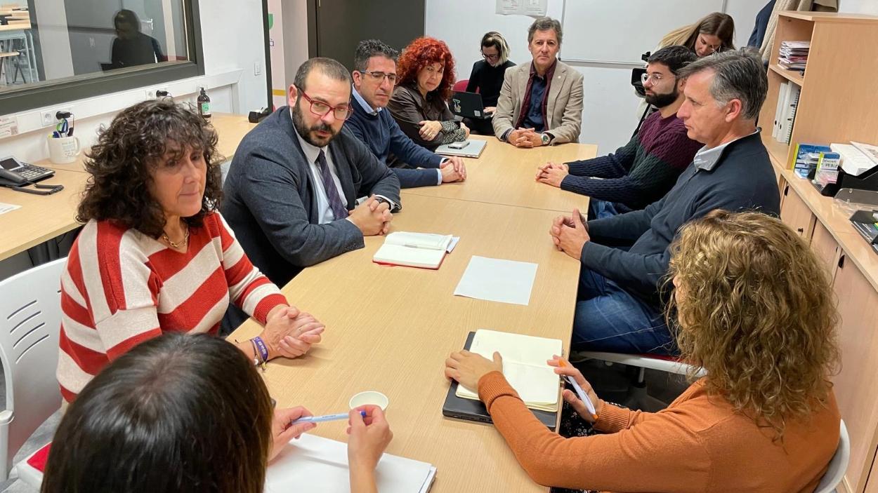 Reunión del pasado mes de diciembre entre el Ayuntamiento de Mataró y el  Centre de Normalització Lingüística del Maresme. Ayuntamiento de Mataró