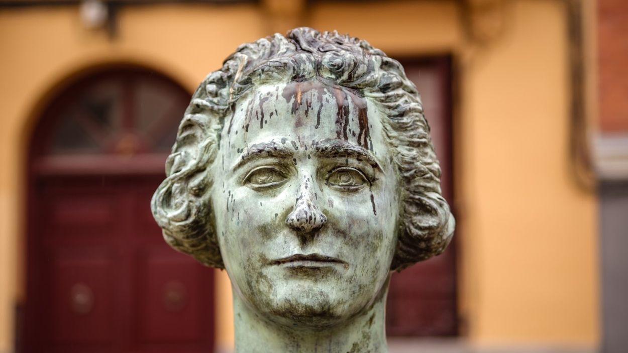 Busto de Clara Campoamor en la Plaza de la Guardia de Corps (Madrid). EP.