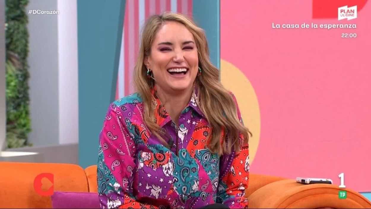 Alba Carrillo, la colaboradora de ‘D’Corazón’ durante la emisión del programa. RTVE.