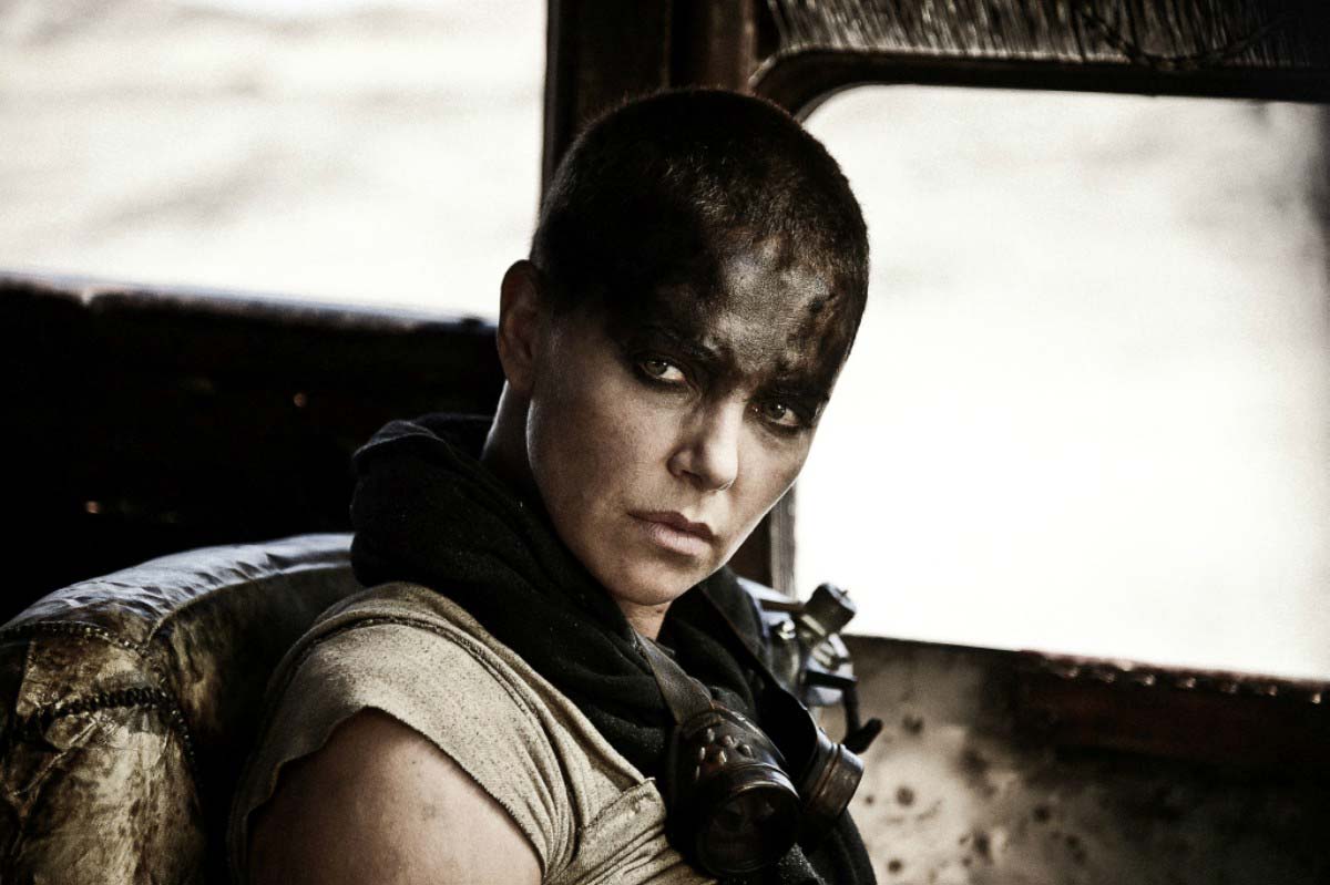 Charlize Theron interpreta a Furiosa Imperator en Mad Max: Furia en la carretera