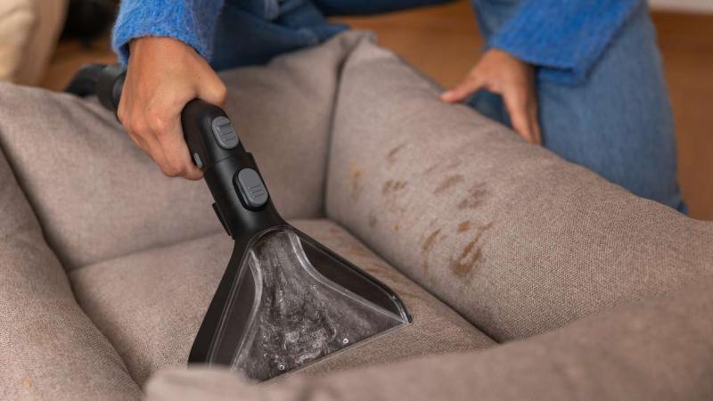 La boquilla para tapiceías es ideal paa limpiar tapicerías y alfombras pequeñas La boquilla para tapiceías es ideal paa limpiar tapicerías y alfombras pequeñas