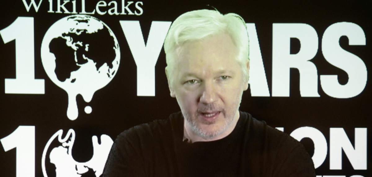El fundador de Wikileaks, Julian Assange, durante una videoconferencia por el 10º aniversario de Wikileaks, en Berlín (Alemania). 