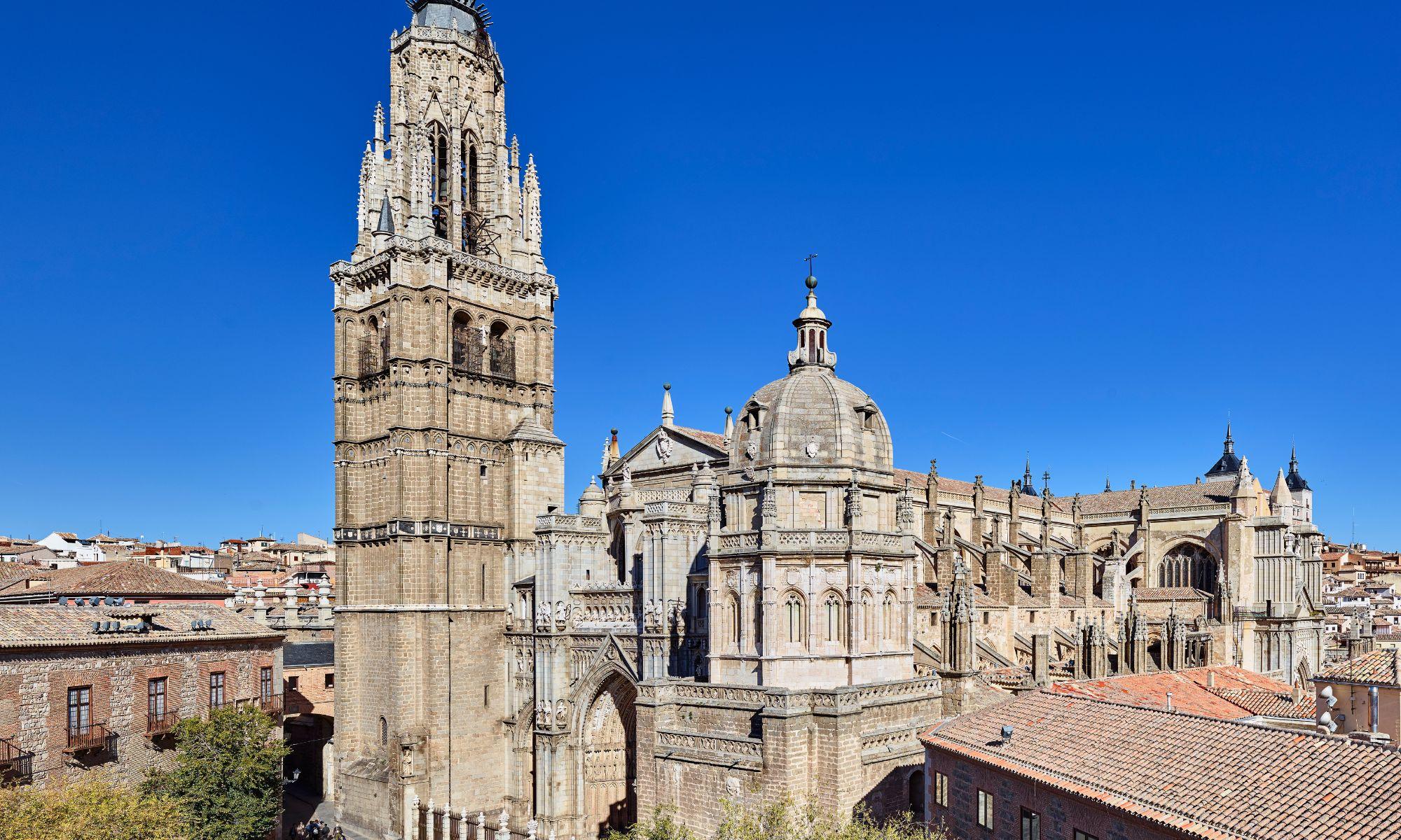 Vista de la Catedral de Toledo desde la plaza del Ayuntamiento. Fundación Impulsa Castilla-La Mancha ©