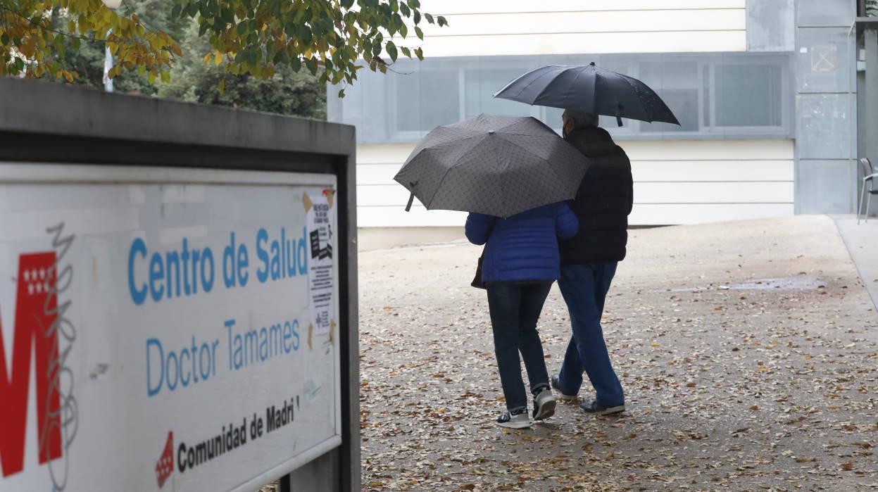 El Gobierno blinda el acceso universal a la sanidad pública para todos los residentes en España. EP.