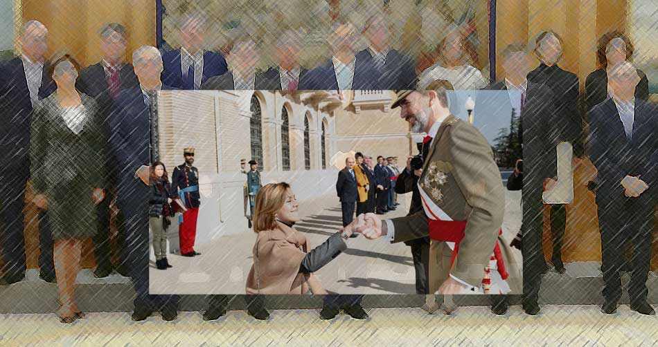 Montaje imagen del último Gobierno de Mariano Rajoy y una fotografía de María Dolores de Cospedal arrodillada ante el Rey Felipe VI