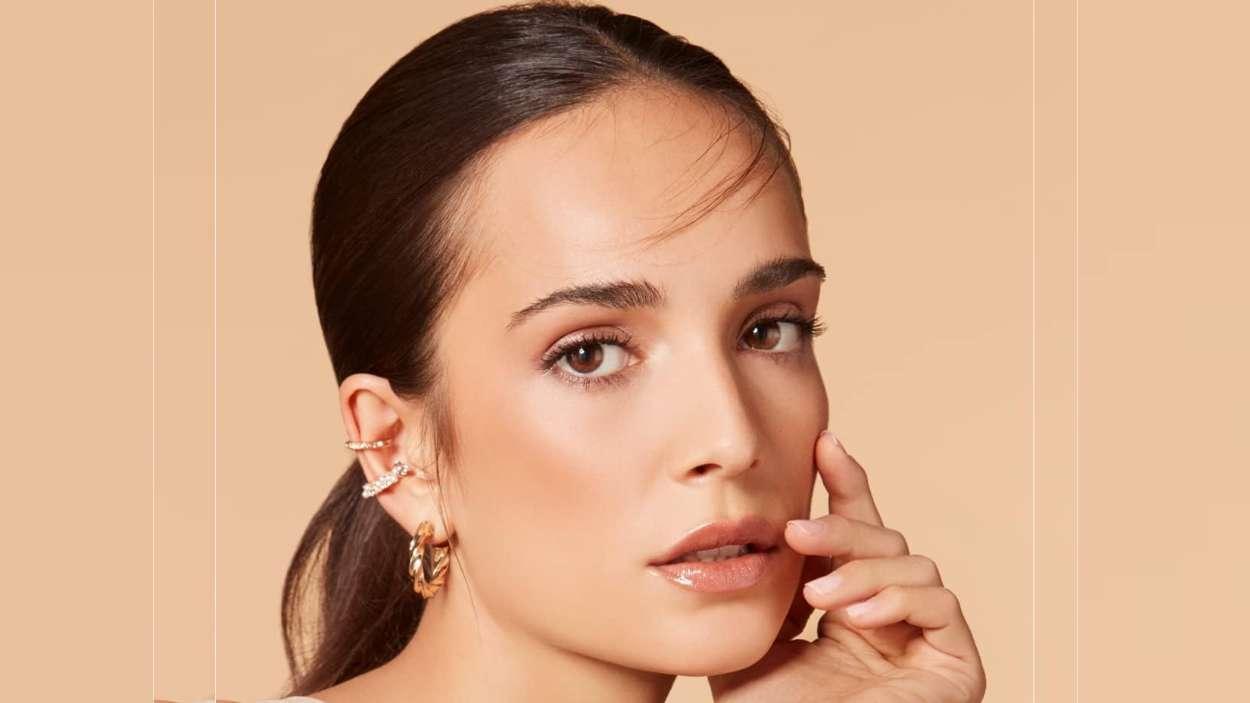 El corrector de Deborah Milano que promete cubrir ojeras, manchas y rojeces durante todo el día