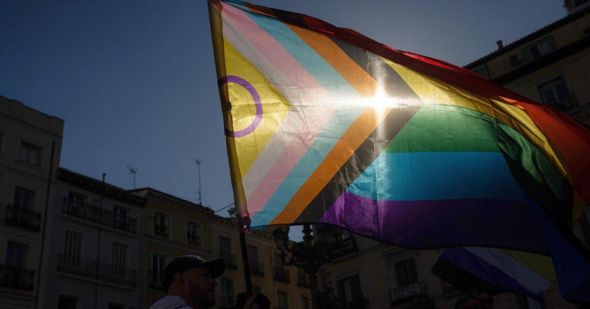 La reforma de Feijóo a la Ley Trans, último "elemento de confrontación" política del PP a ojos de colectivos LGTBI+