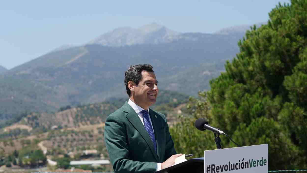 Moreno Bonilla durante una visita a la Sierra de las Nieves. EP