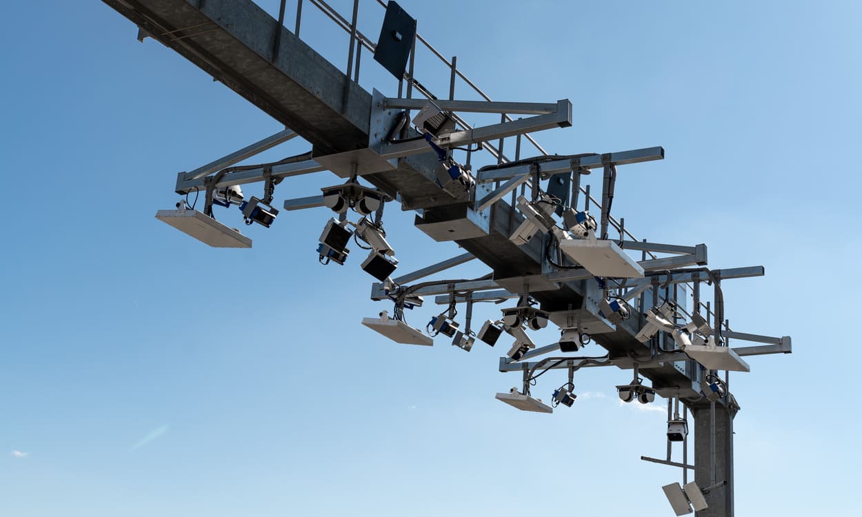 Solución de peaje inteligente de Indra Group