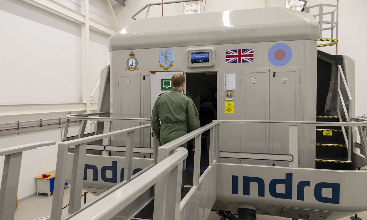 Indra Group entrena a los pilotos de la Royal Air Force con el simulador del avión E-7 Wedgetail. INDRA GROUP