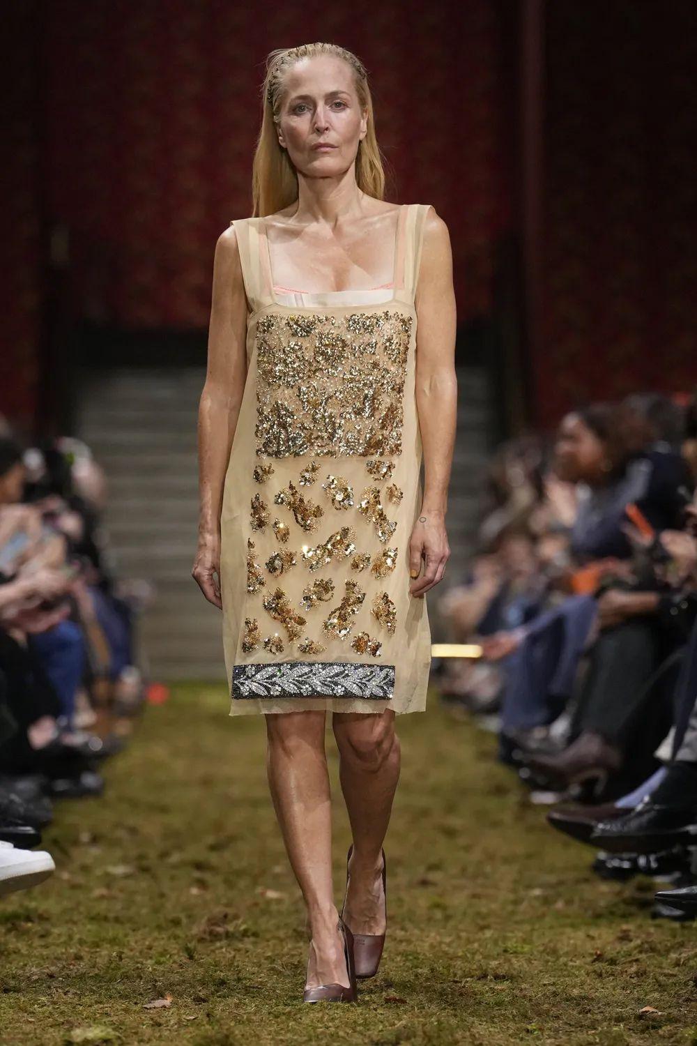 GillianAnderson miu miu 1