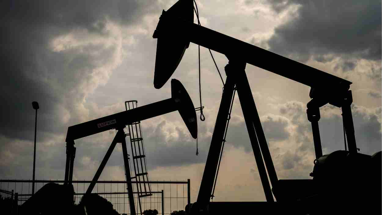 La AIE acuerda la mayor liberalización de petróleo. EP