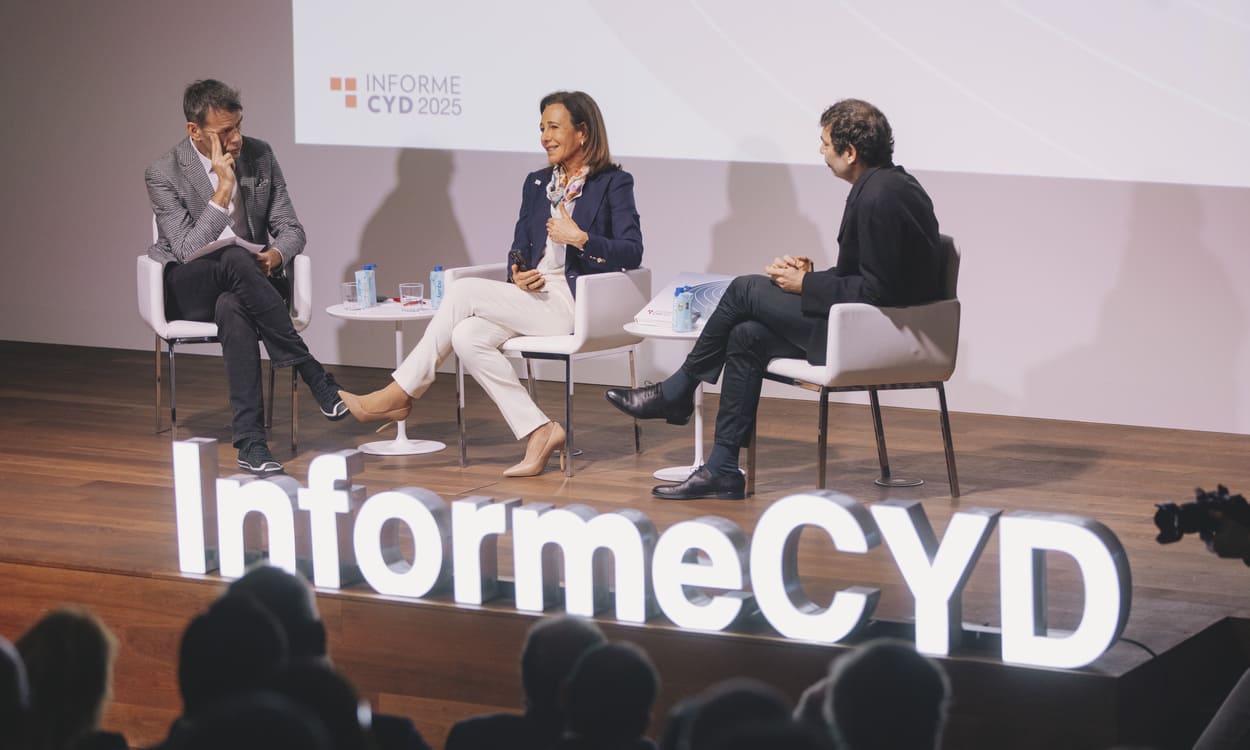 La presidenta de Banco Santander y de la Fundación CYD, Ana Botín, en el acto de presentación del Informe CYD 2025, en Madrid. BANCO SANTANDER