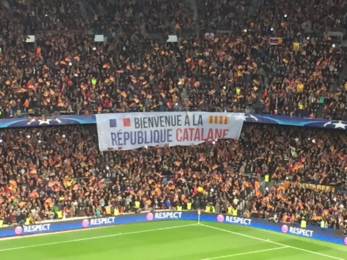 Imagen de una pancarta en el Camp Nou 