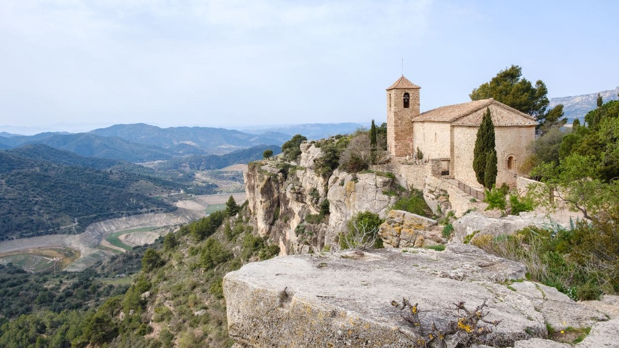 Siruana, el pueblo de Tarragona colgado sobre un precipicio