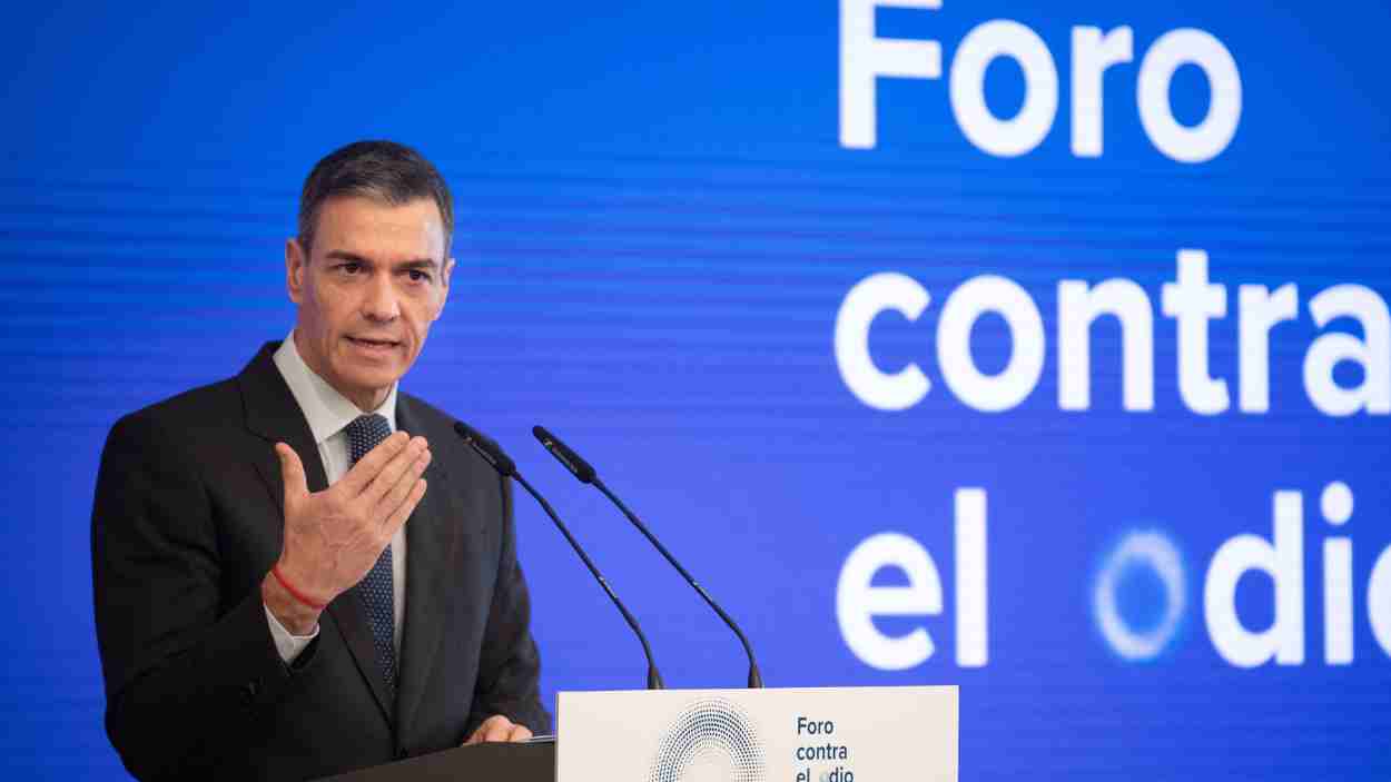 Sánchez aprueba becas récord. EP