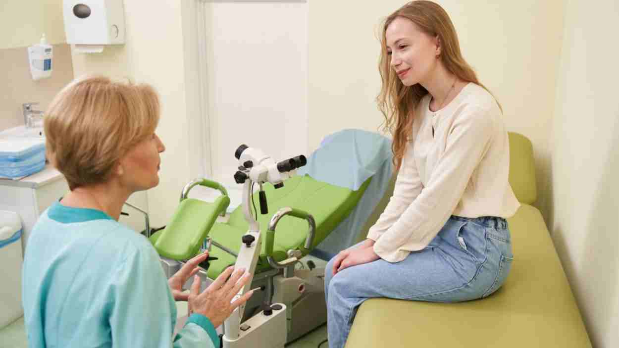 Mujer en una consulta médica  Foto de 123RFsvitlanahulko