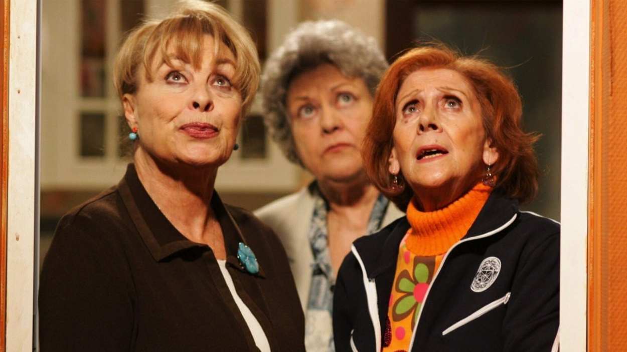 Gemma Cuervo, Emma Penella y Mariví Bilbao, el 'Radiopatio' de 'Aquí no hay quién viva'