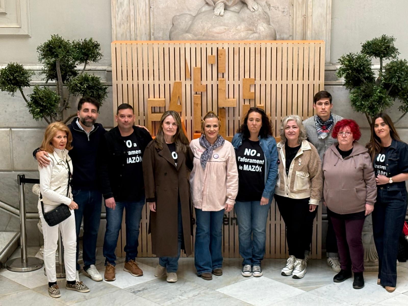 Las asociaciones de víctimas de la DANA antes de la Mascletà.