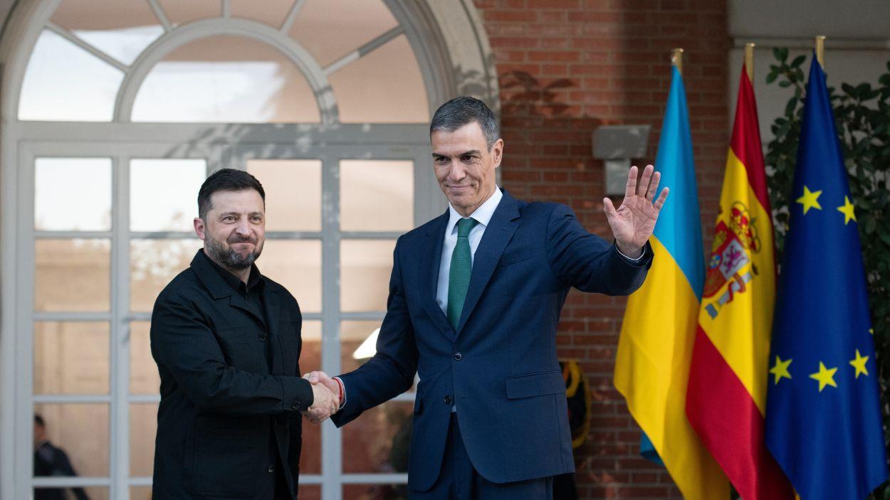 El presidente del Gobierno, Pedro Sánchez, recibe al presidente de Ucrania, Volodímir Zelenski, en el Palacio de la Moncloa, a 18 de noviembre de 2025. EP.