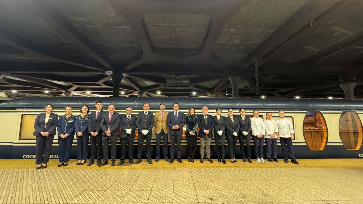 El Transcantábrico Gran Lujo recorre la Cornisa Cantábrica entre paisajes únicos del norte de España. RENFE