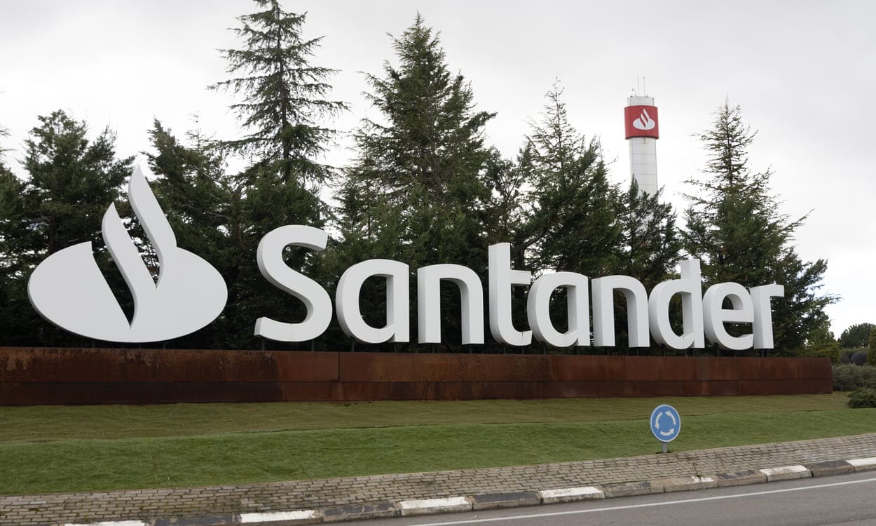 Exteriores de la Ciudad Financiera del Banco Santander, en Boadilla del Monte, Madrid (España). Ricardo Rubio / EP 