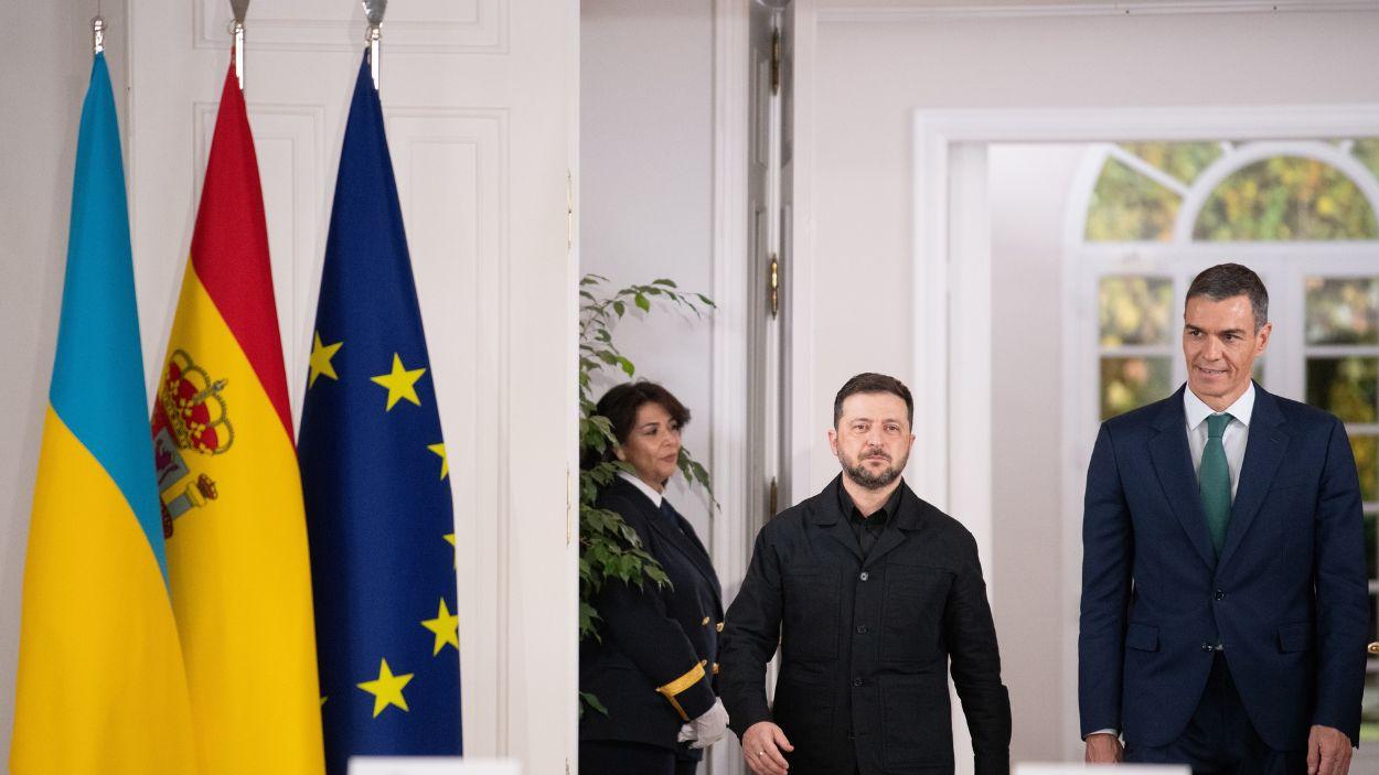 El presidente del Gobierno, Pedro Sánchez, y el presidente de Ucrania, Volodímir Zelenski, tras su reunión en el Palacio de la Moncloa, a 18 de noviembre de 2025, en Madrid. EP.