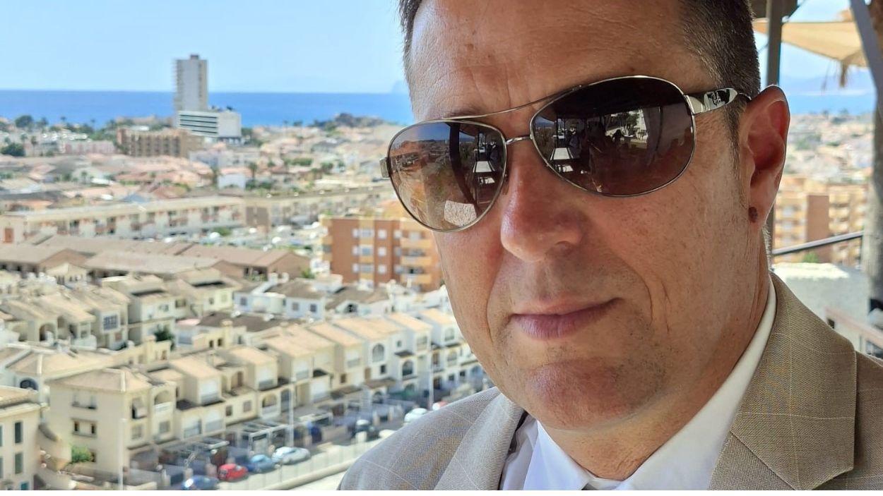 J. de Haro, autor de 'Ecos de verdad'