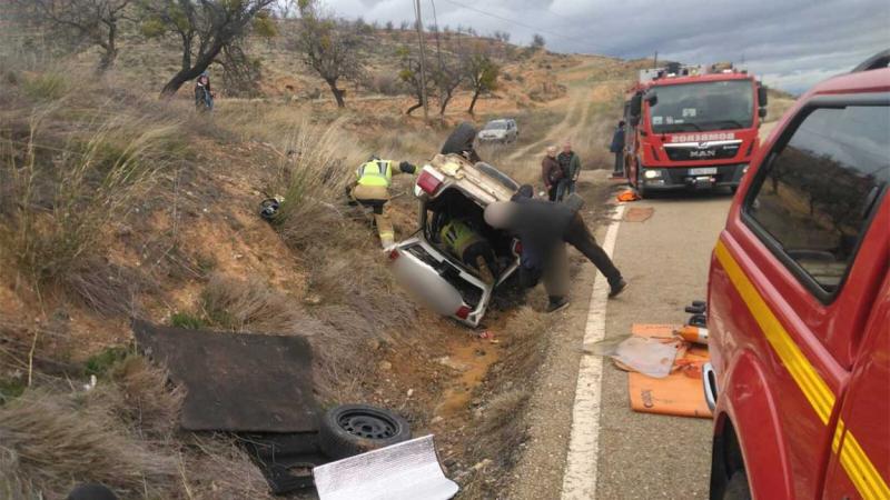 Vehiculo salido calzada