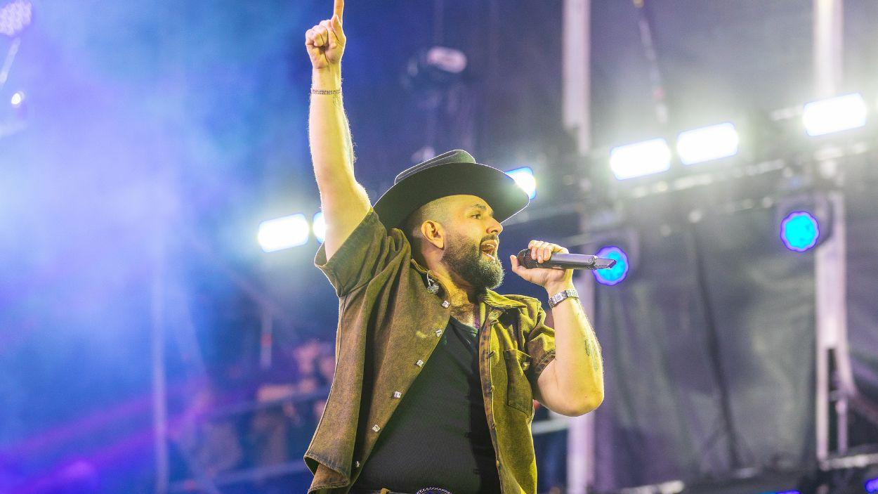 El artista mexicano Carin León.