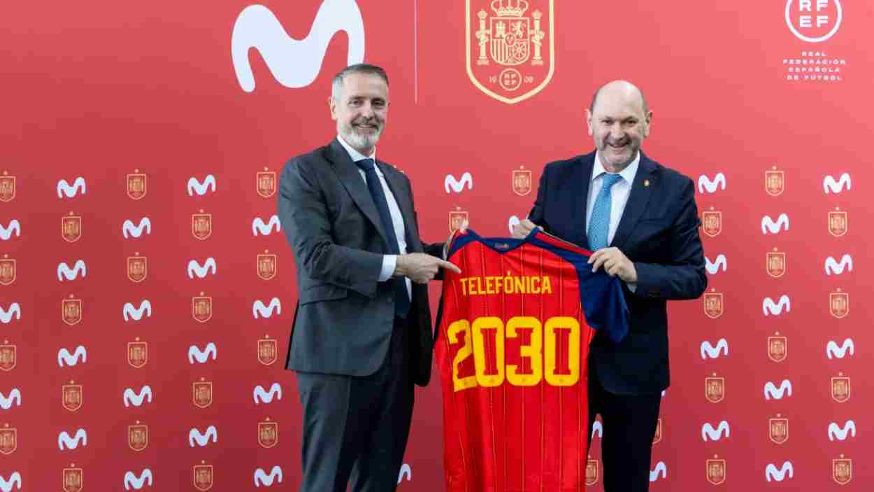 Marc Murtra, presidente de Telefónica, y Rafael Louzán, presidente de la Real Federación Española de Fútbol. Telefónica