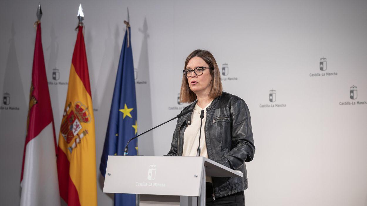 La consejera Portavoz del Gobierno de Castilla La Mancha, Esther Padilla, durante la rueda de prensa. JCCM.