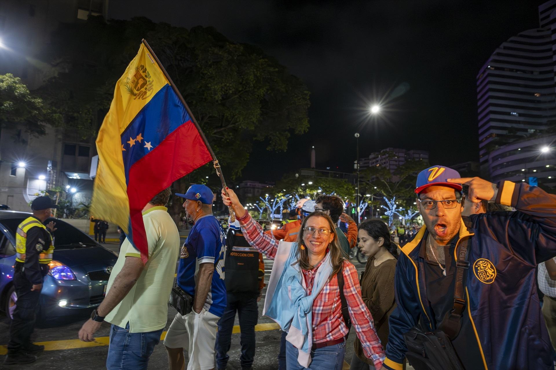La gente en Caracas celebrando la victoria| EP