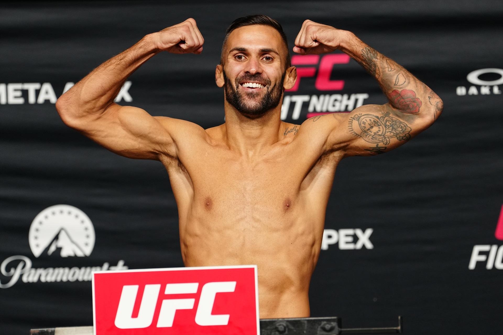 Hecher Sosa durante el pesaje previo a la pelea| EP