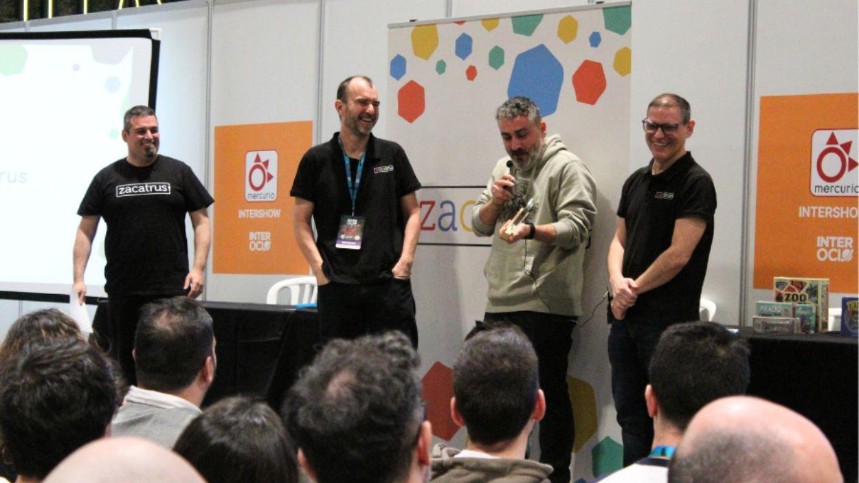 Pau Batlle recoge el premio de Zacatrús por Salmon Struggle.