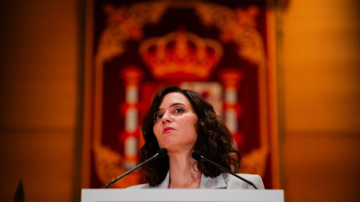 La presidenta de la Comunidad de Madrid, Isabel Díaz Ayuso, atiende a los medios tras presidir la reunión del Consejo de Gobierno, en el Ayuntamiento de Tres Cantos. EP.