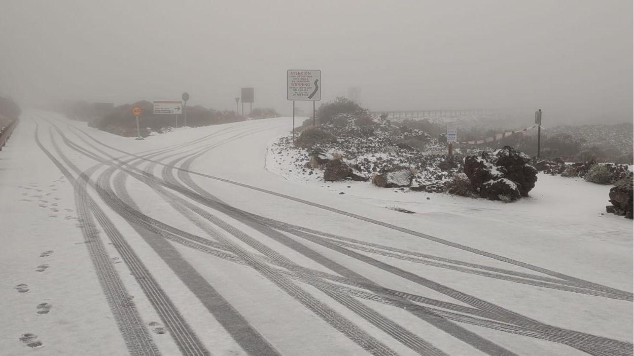 Nevada en el Parque Nacional del Teide por el paso de 'Therese' por Canarias. EP.