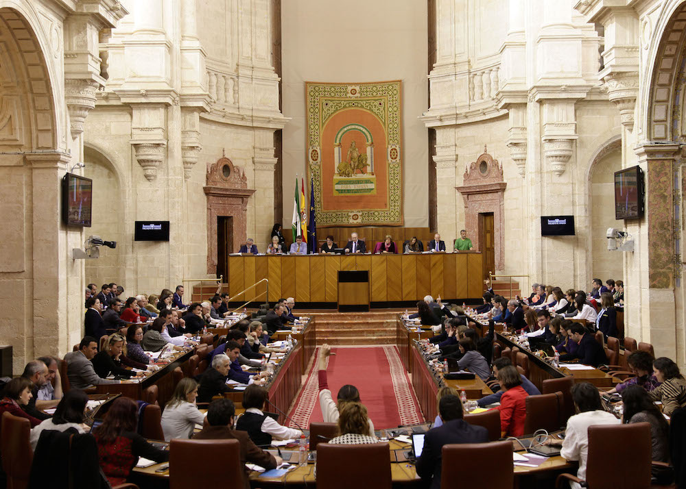 El Parlamento andaluz votará en Pleno a finales de mes el dictamen aprobado ayer por la comisión.
