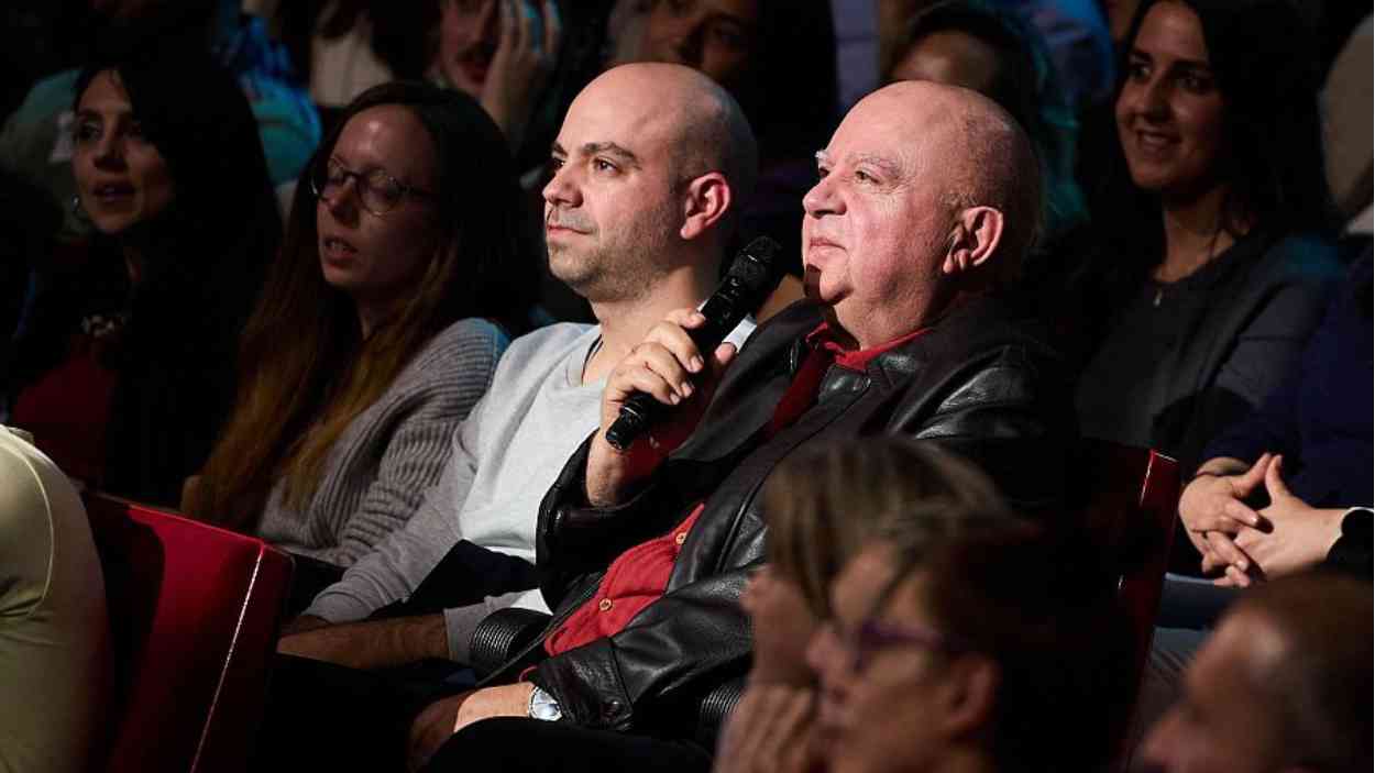 Agustín Almodóvar, hermano del director manchego, entre el público de 'La Revuelta'. RTVE.