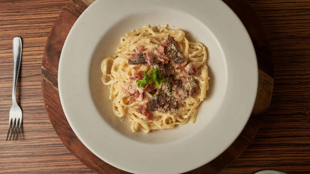 La auténtica carbonara no lleva nata (y esto lo cambia todo)