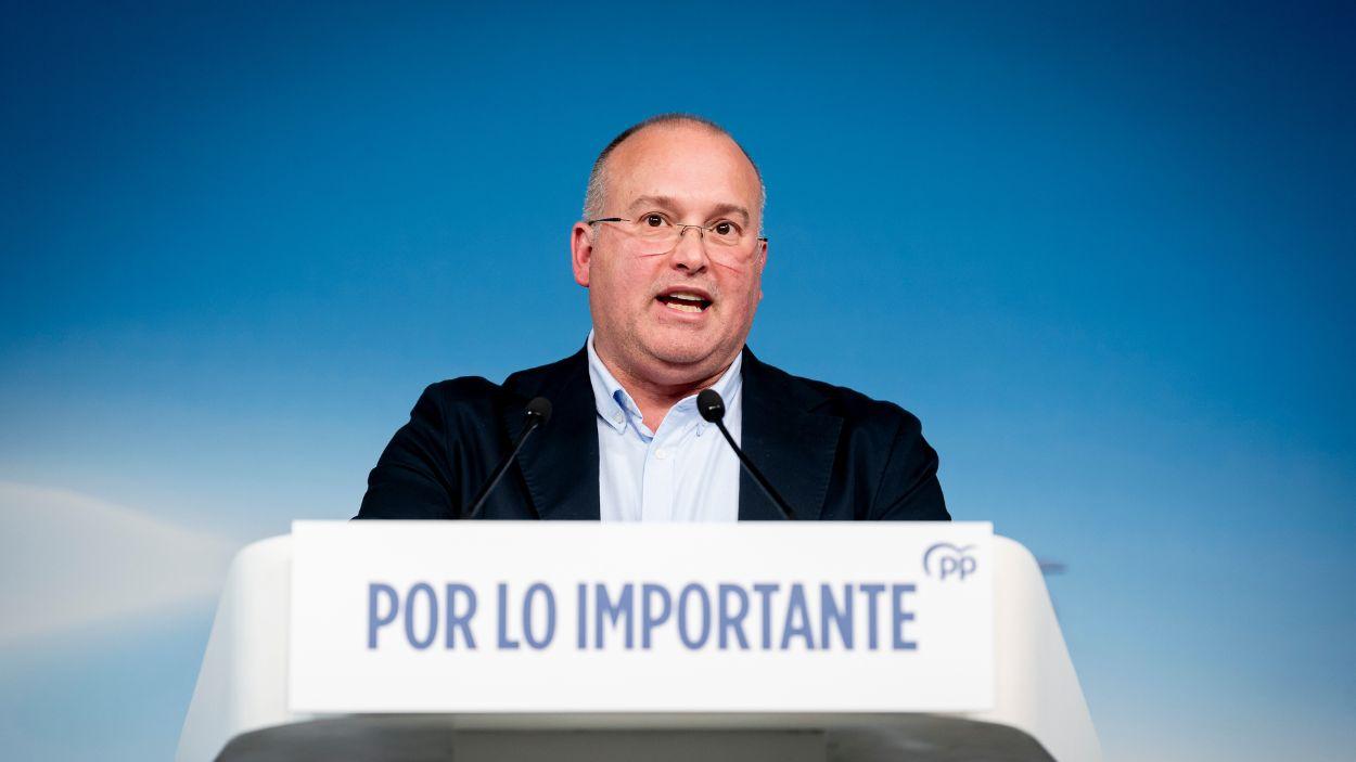 El secretario general del PP, Miguel Tellado, en una rueda de prensa desde la sede de Génova. EP. 