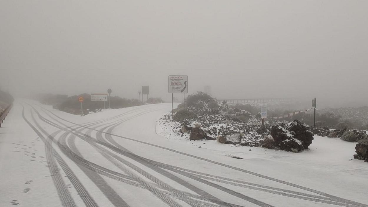 Nieve en el Teide por el paso de la borrasca Therese. EP