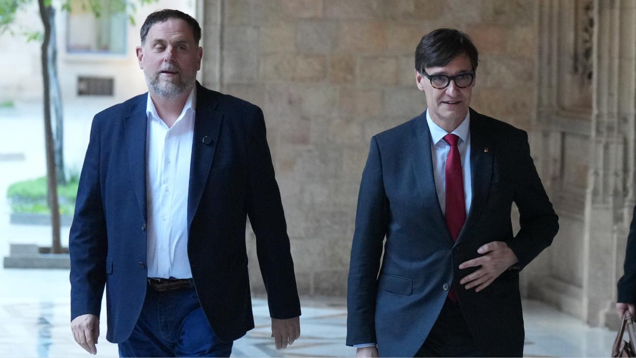El presidente de la Generalitat, Salvador Illa, y el líder de ERC, Oriol Junqueras, en el Palau de la Generalitat, a 10 de marzo de 2026. David Zorrakino / EP