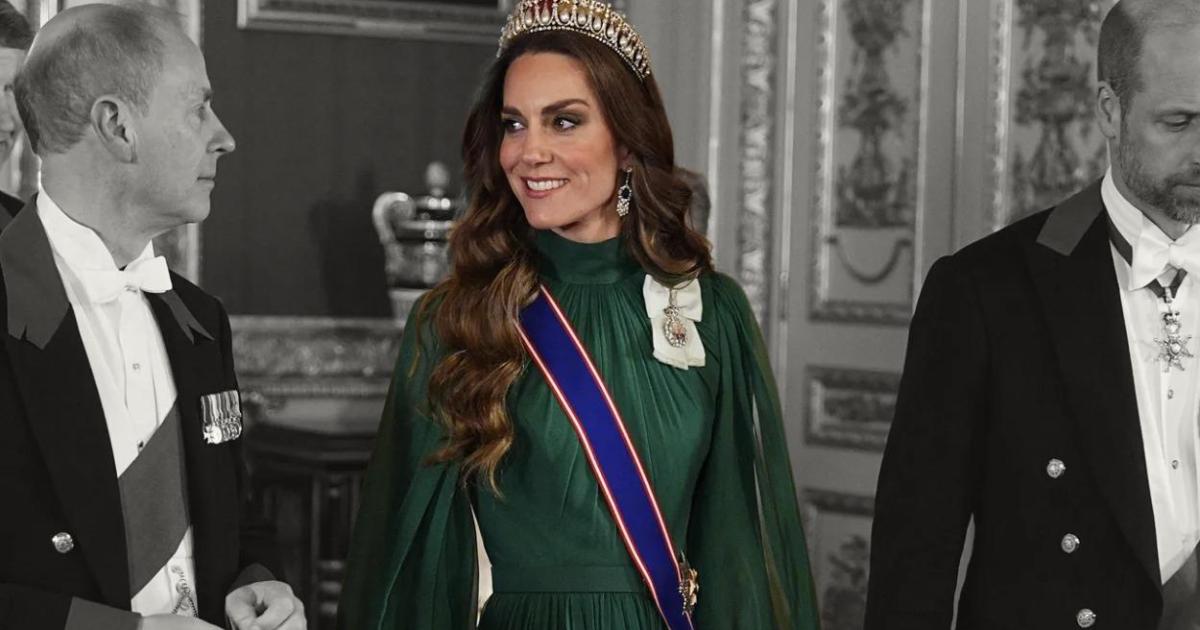 el look que conecta con Lady Di y marca su año más simbólico