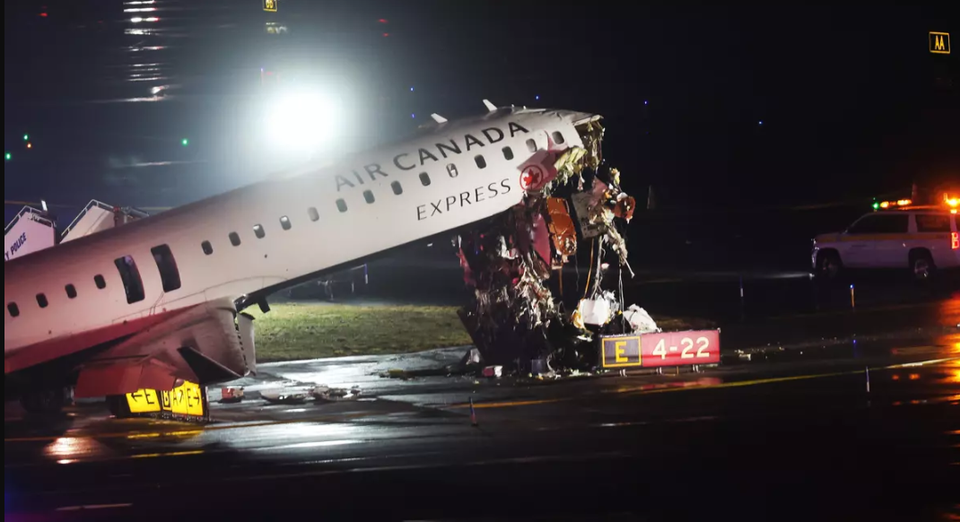 Un avión de Air Canadá impacta con un camión