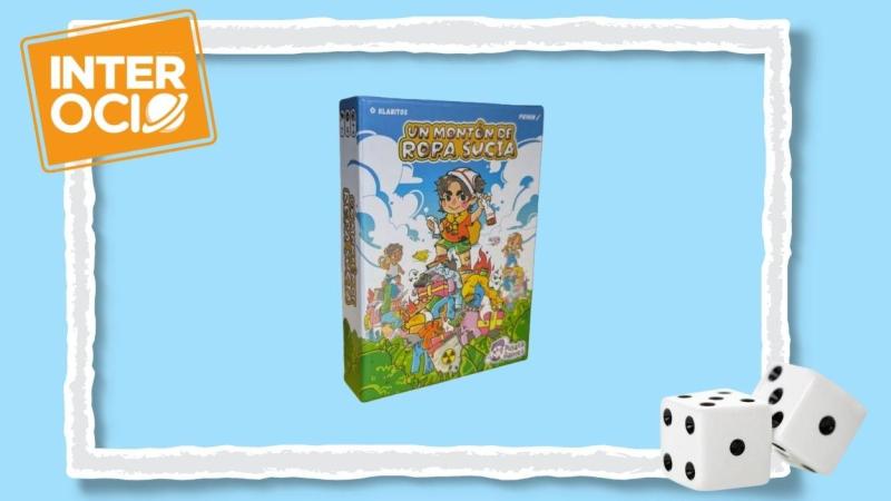 un monton de ropa suciajuego de mesa