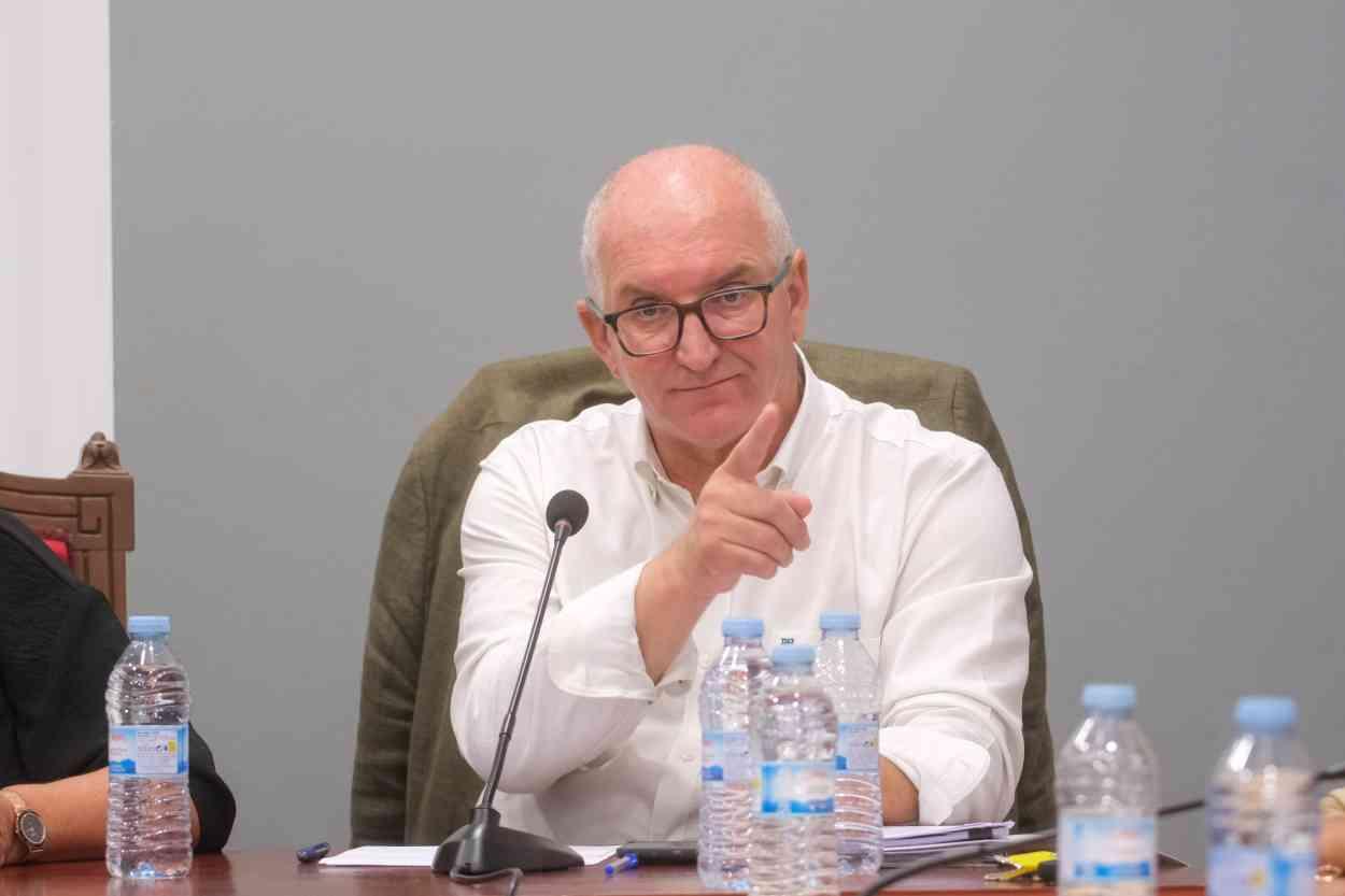 Santiago Freire durante el Pleno el pasado mes de agosto en el que perdió la alcaldía a causa de una moción de censura (Foto: Europa Press).