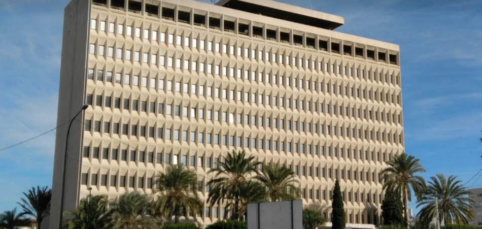 Varios detenidos tras el registro de la sede de Hacienda en Málaga